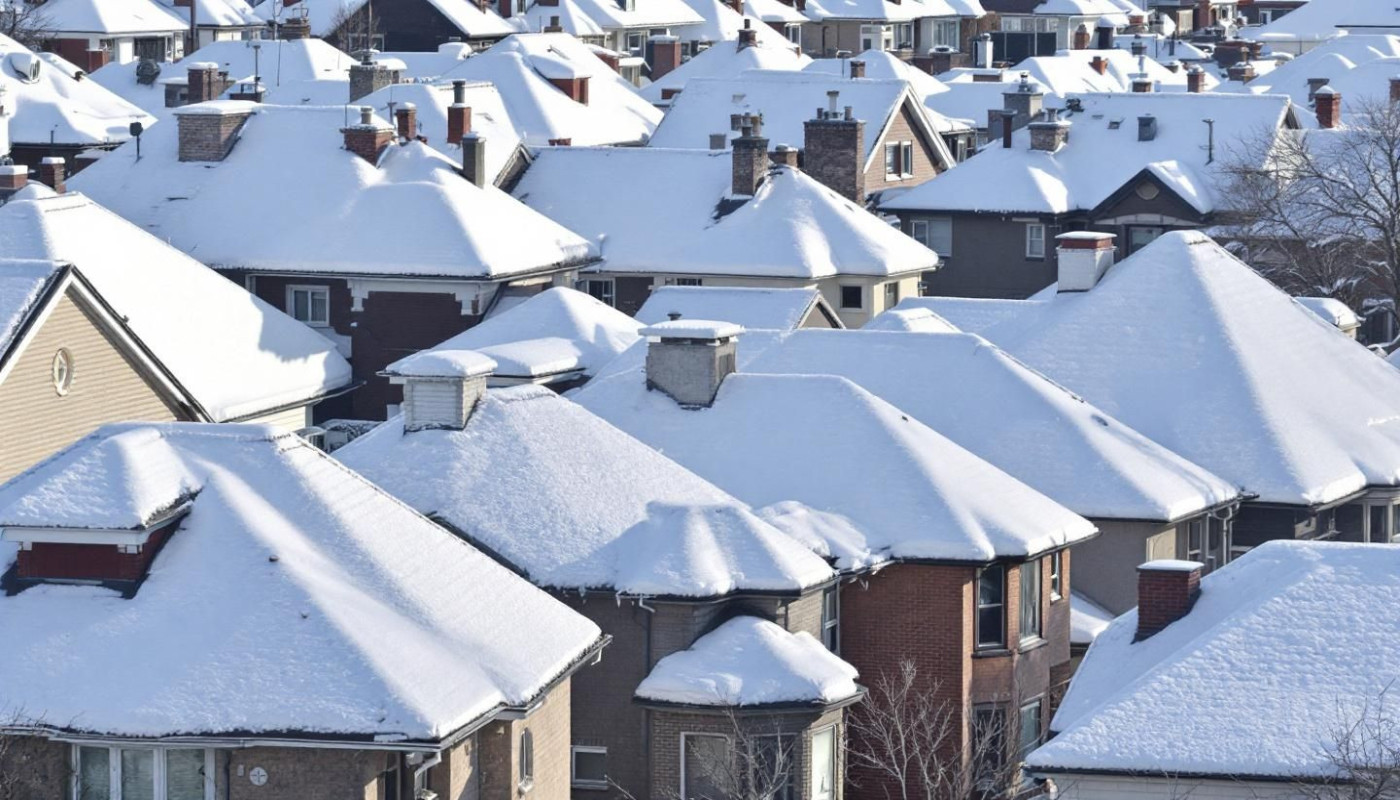 Einfluss der Dachform auf die Notwendigkeit von Schneefangsystemen